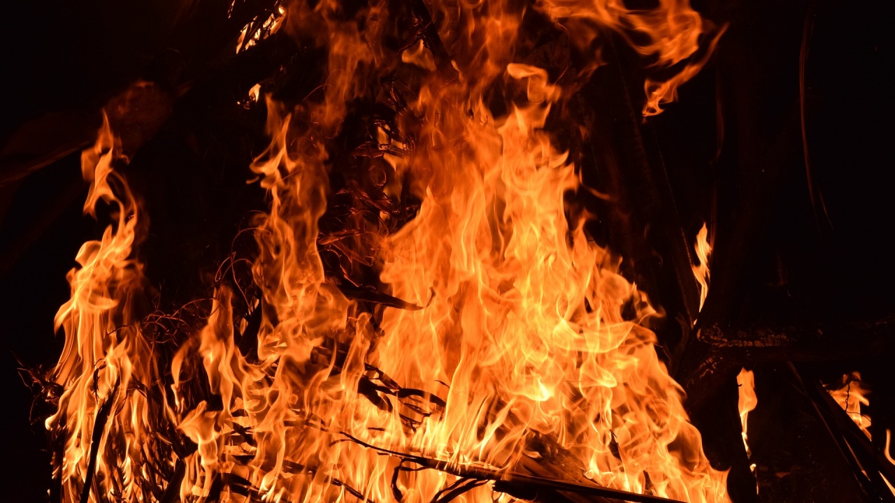 Пияна жена подпали къщата си в сливенско вело