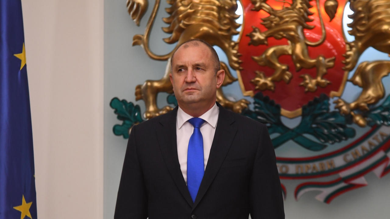 Президентът Радев остро осъжда системните нарушения на правата на българите в РСМ