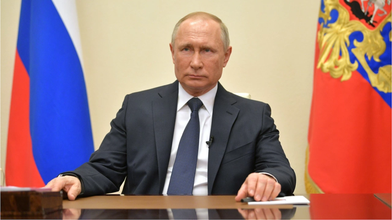 "Блумберг": Путин с нова тактика за Украйна, войната продължава с години