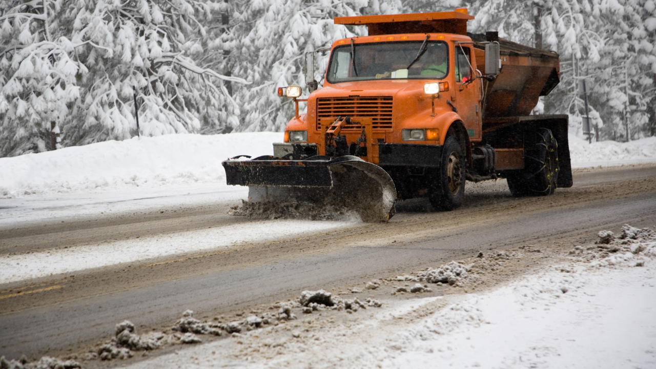 Пътните настилки в районите на София са обработени срещу заледяване