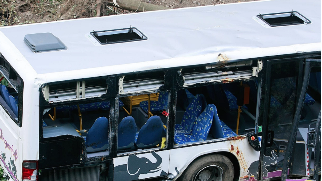 8 загинали и 35 ранени след като автобус се обърна в Турция