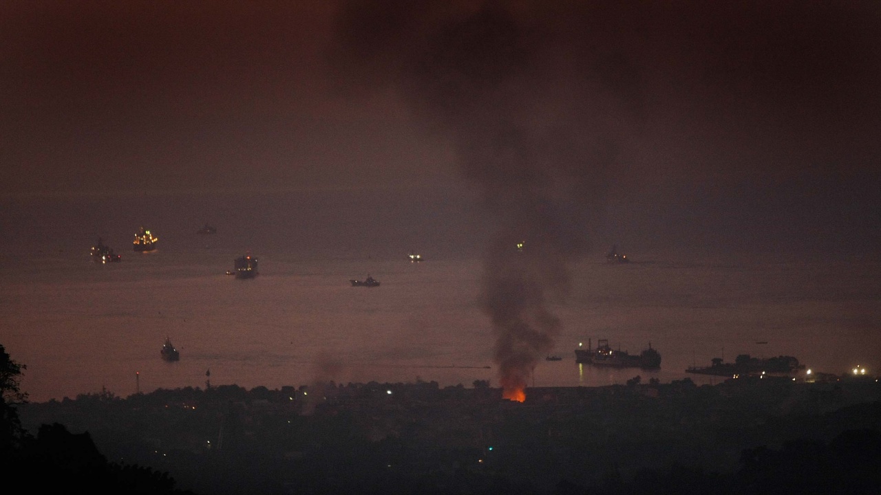 Пожар избухна на пристанище "Искендерун" след земетресенията в Турция