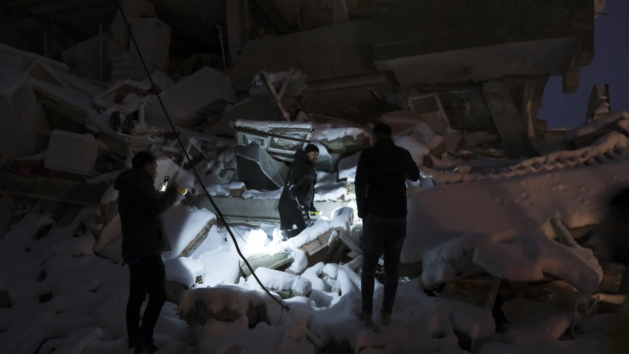 Броят на жертвите на земетресенията в Турция и Сирия надхвърля 8 100 души