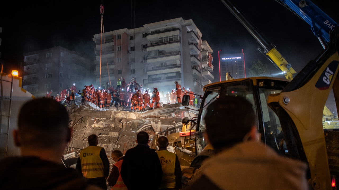 Юмер: Не земетресението, а некачественото строителство в Турция убива хора
