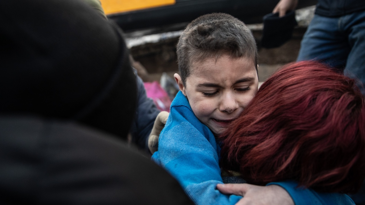 Ново чудо в Турция: Майка с две деца бяха спасени живи 78 часа след земетресението