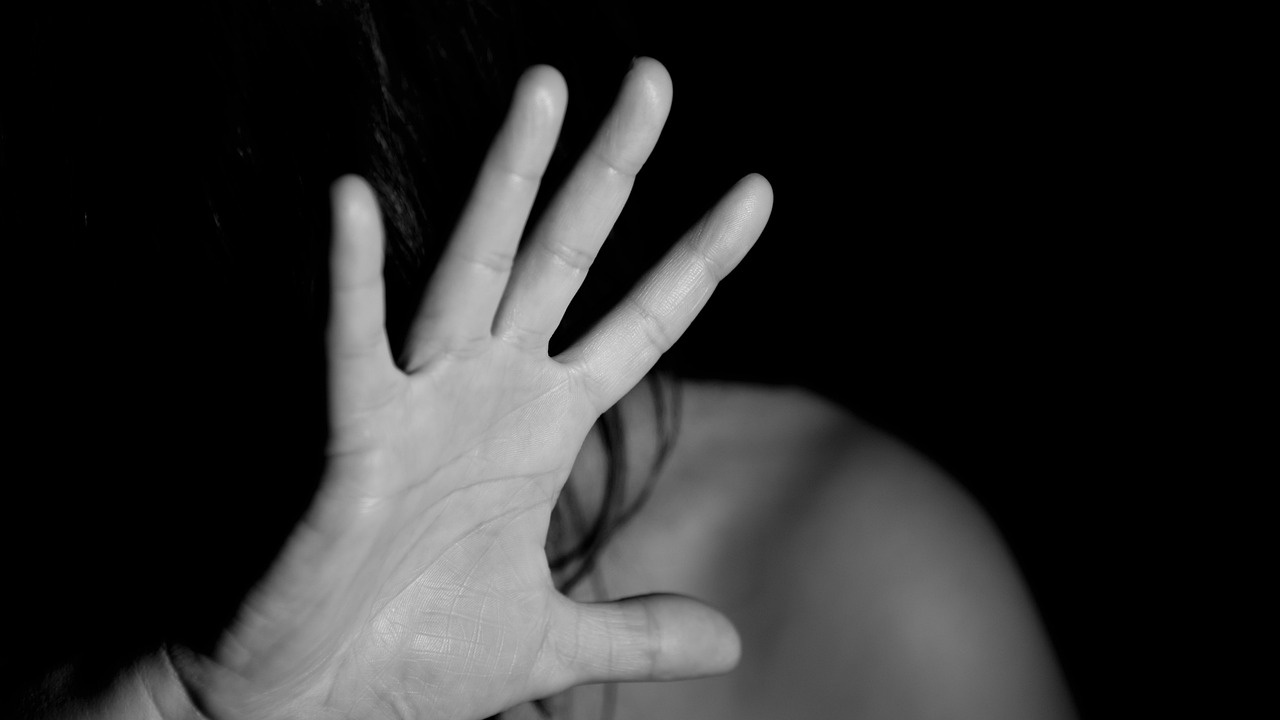 Поредно насилие над жена: Мъж преби приятелката си в Плевен
