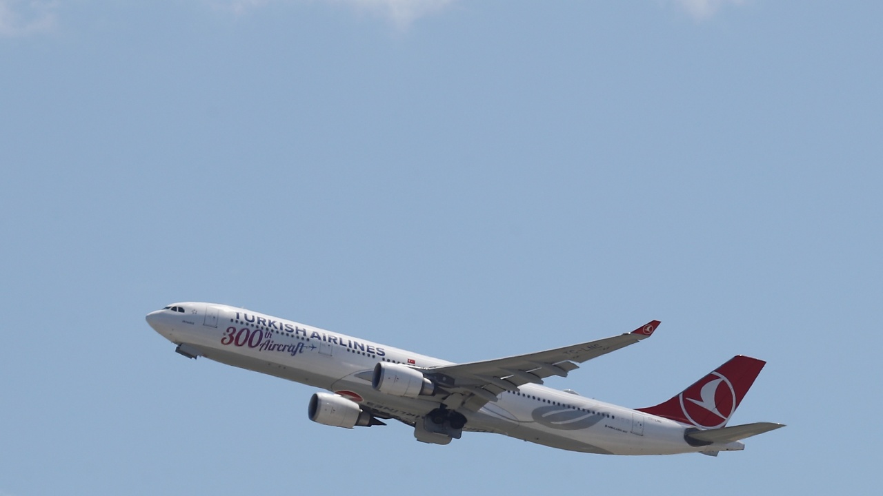 „Търкиш Еърлайнс“ възстанови полетите си от летището в Хатай