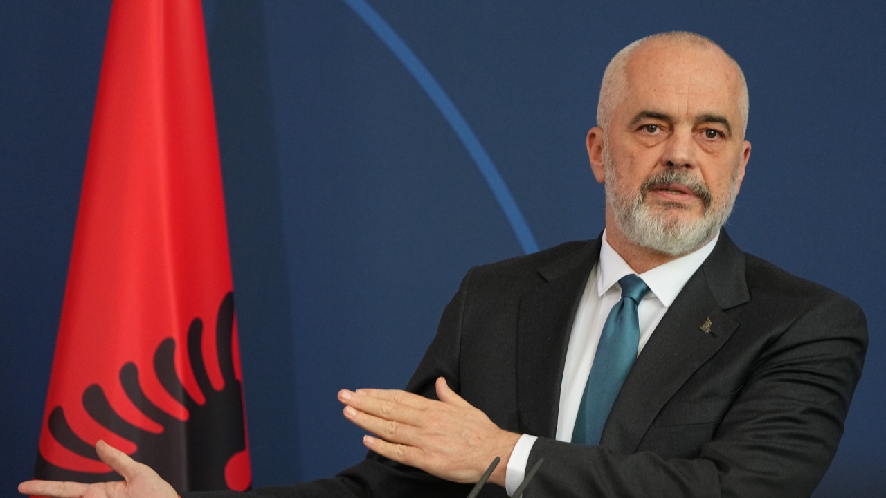 Албанският премиер дари един милион евро за Турция