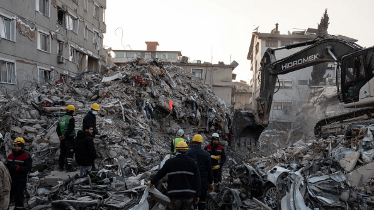 Чудо: Извадиха живо момче в Хатай след 12 дни под руините