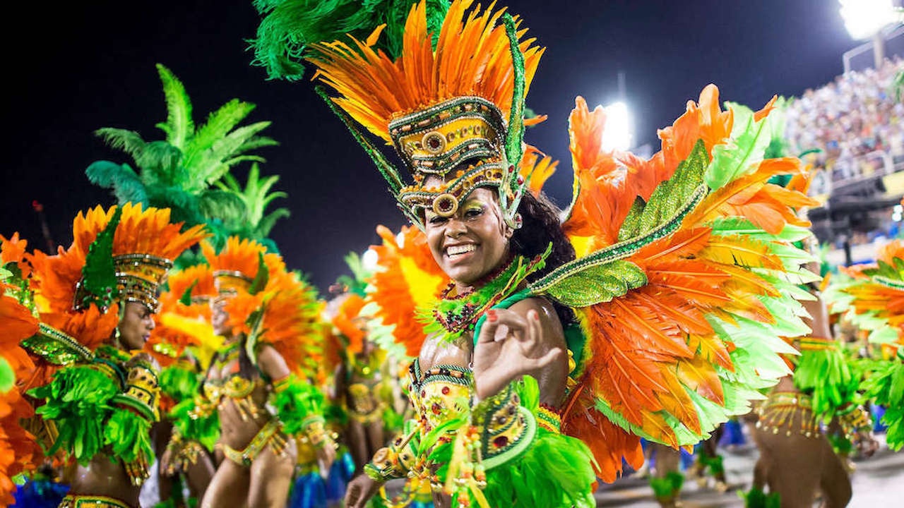 Карнавалът в Рио се завръща в пълния си блясък