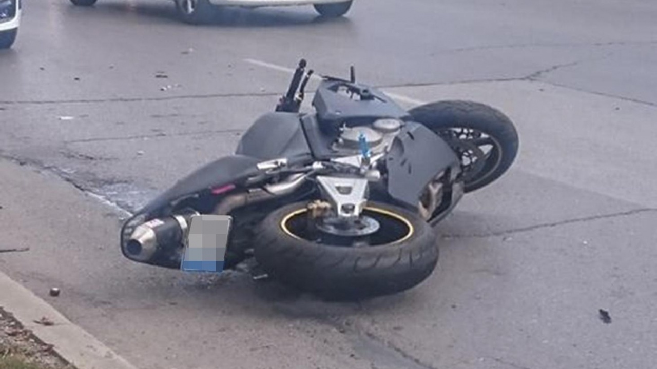 Катастрофа между джип и мотоциклет в София