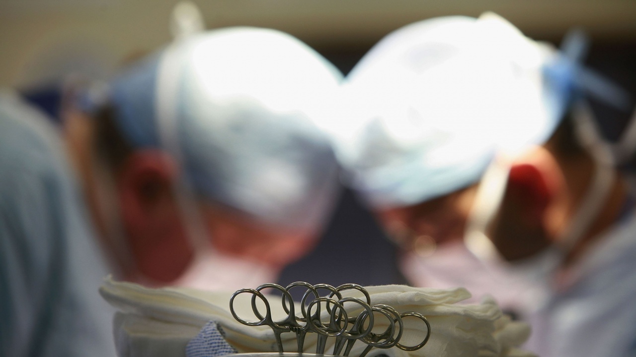 Петима румънски лекари са разследвани за незаконно използване на импланти от мъртви пациенти