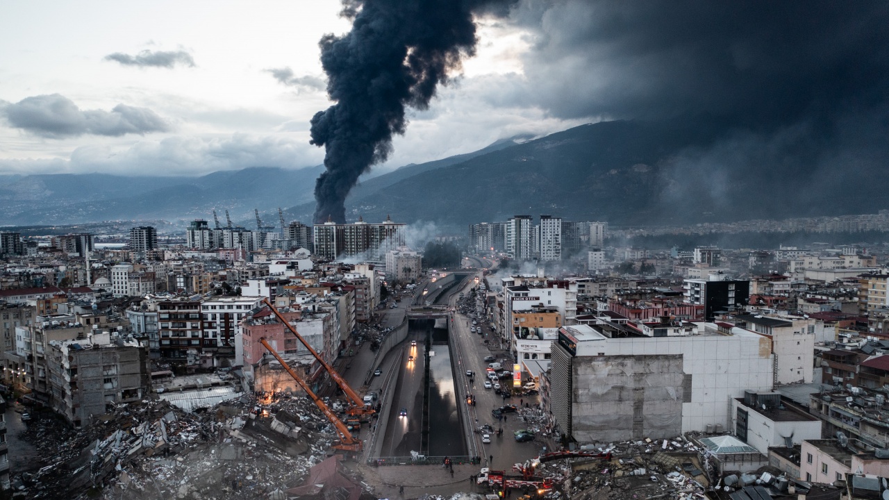 Турция забранява съкращенията и предлага помощ за заплати в зоната на земетресенията