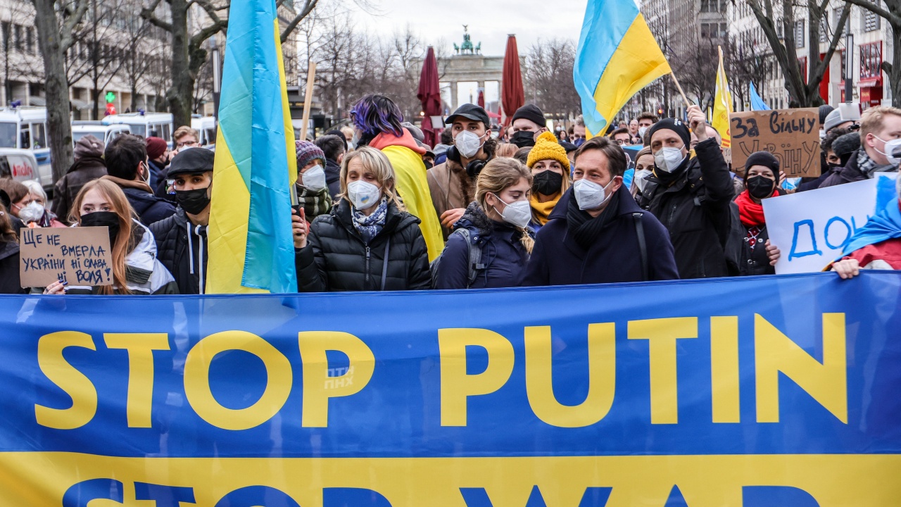 Година след началото на войната: Европейците продължават да подкрепят Украйна