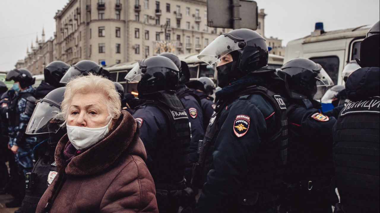 В Русия продължават антивоенните протести и полицейските арести