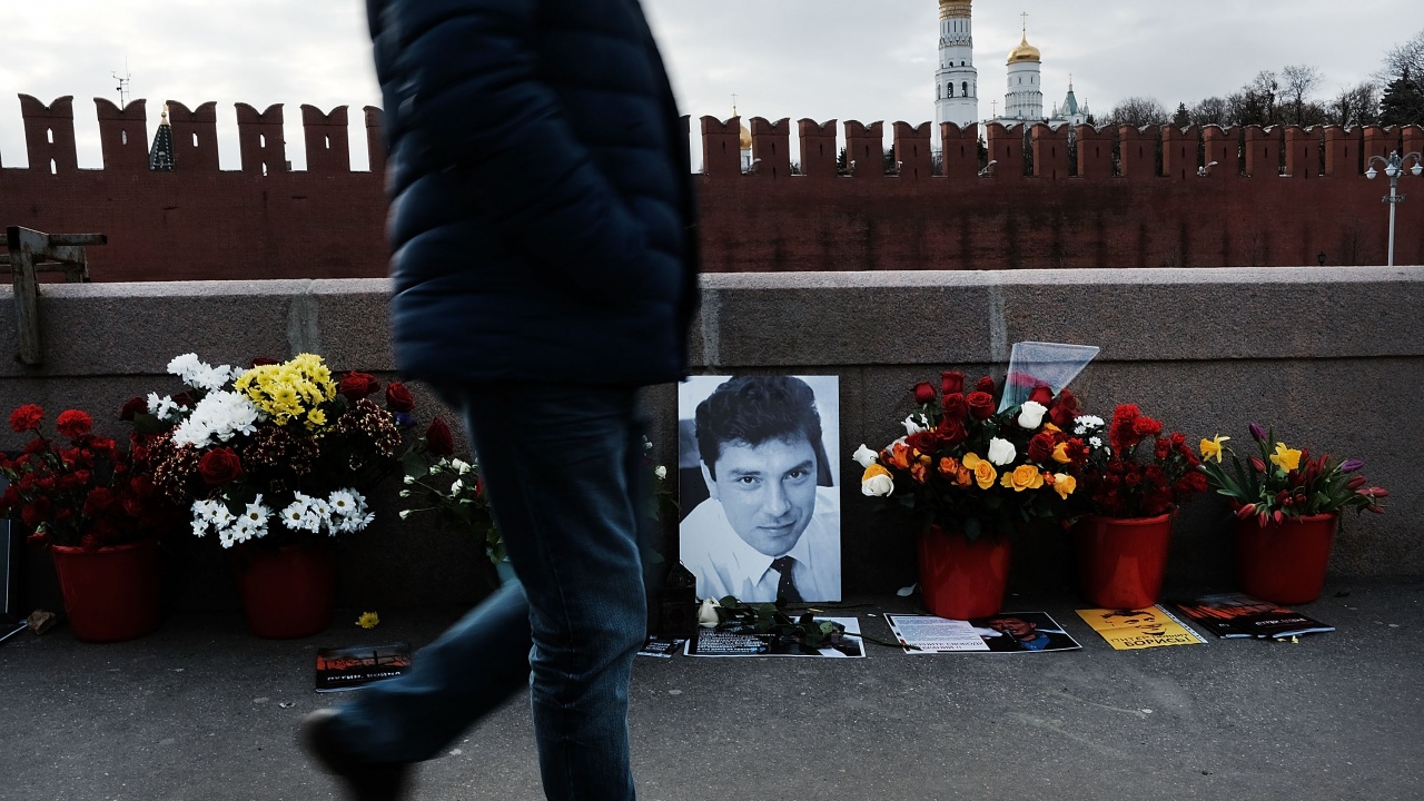 Паметта на убития руски опозиционер Немцов бе почетена близо до Кремъл