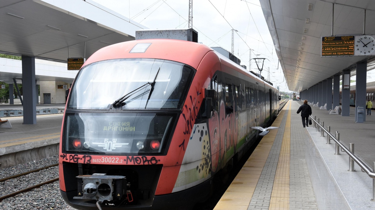 БДЖ осигурява 7000 допълнителни места във влаковете  за 3 март