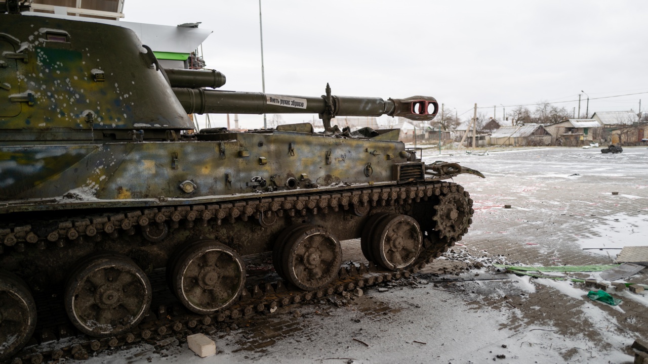 Лондон: Русия използва 60-годишни танкове, за да покрива загуби на бойното поле
