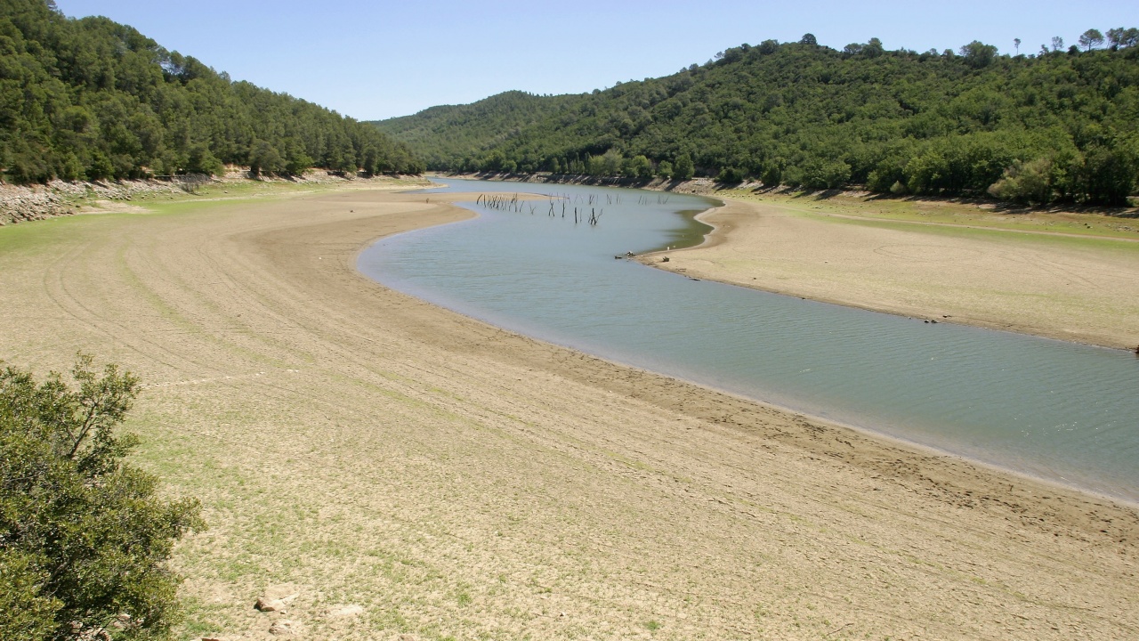 Френският министър на околната среда призова за налагането на мерки, с които да се избегне криза с водата