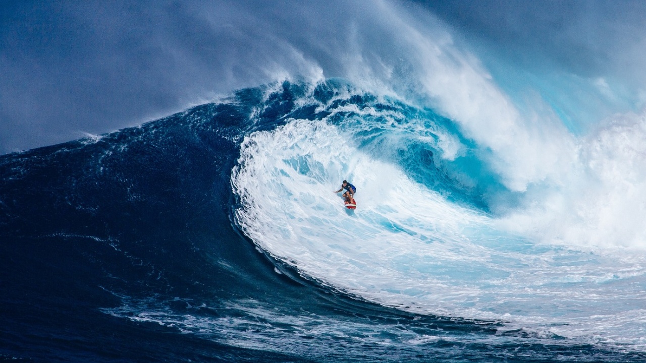 30-метрова изкуствена вълна за сърфисти е изградена на Хаваите