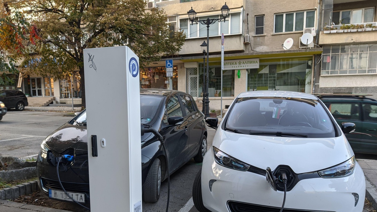 От днес: Зареждането на електромобили на буферните паркинги ще струва 0,75 лв. за 1 кВтч