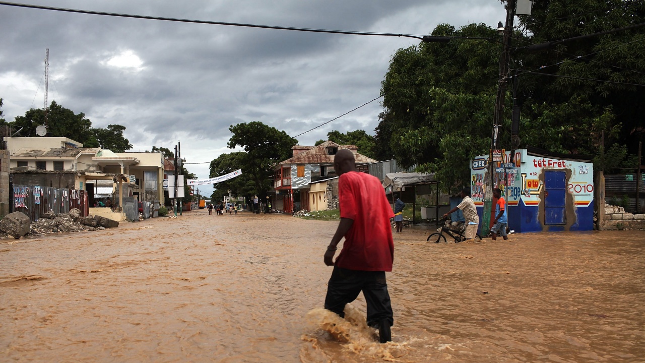 Тропически циклон взе над 450 жертви в Африка