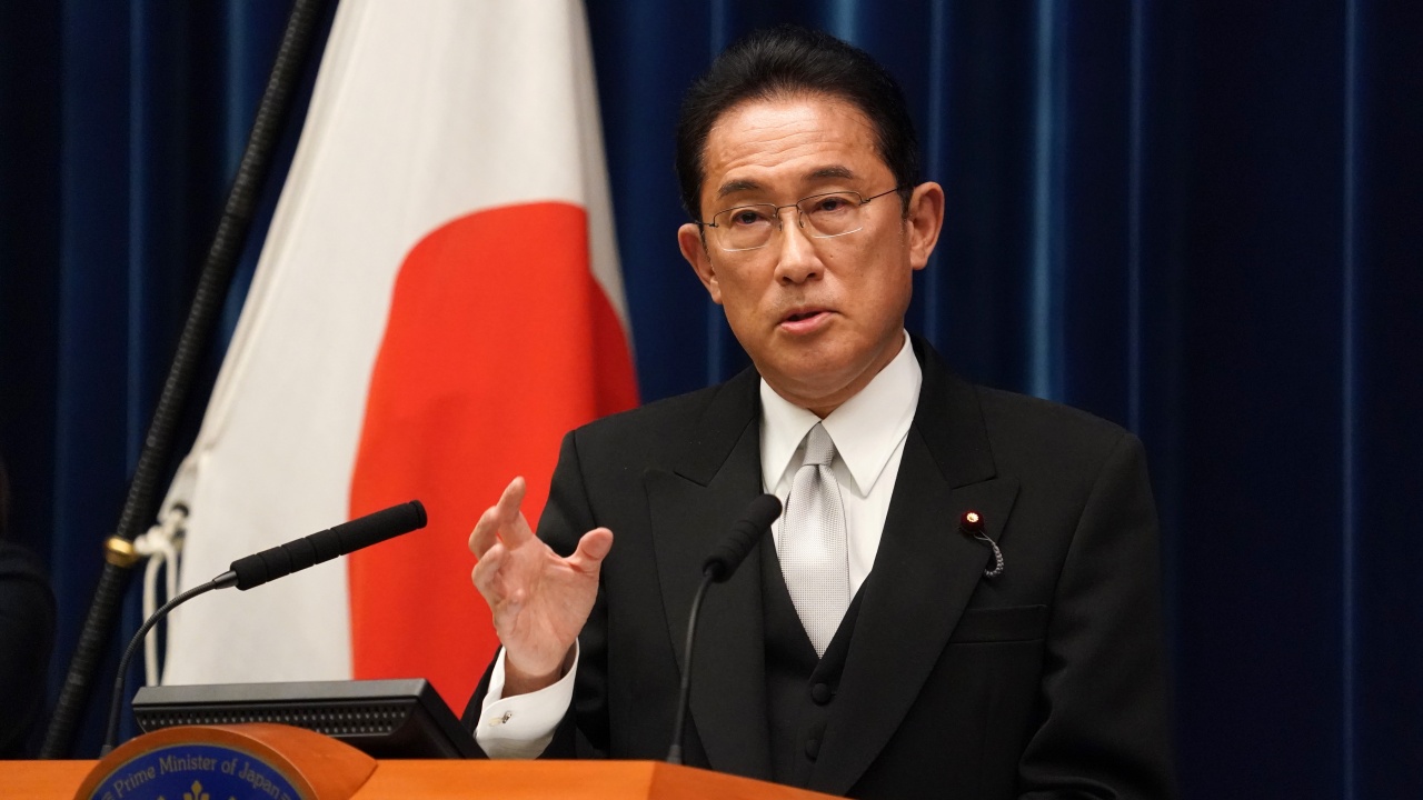 Японският премиер Фумио Кишида пристигна на изненадваща визита в Киев