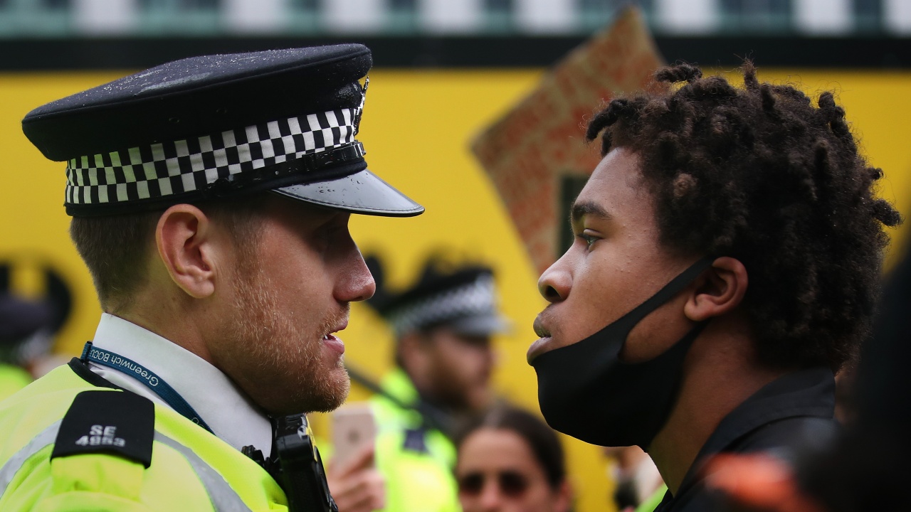 Лондонската полиция е институционално расистка, женомразка и хомофобска, сочи доклад
