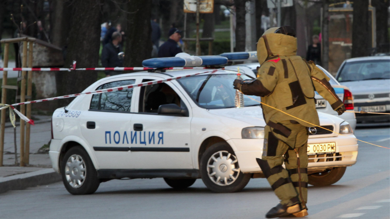 Съмнителен куфар вдигна на крак сапьорите в София