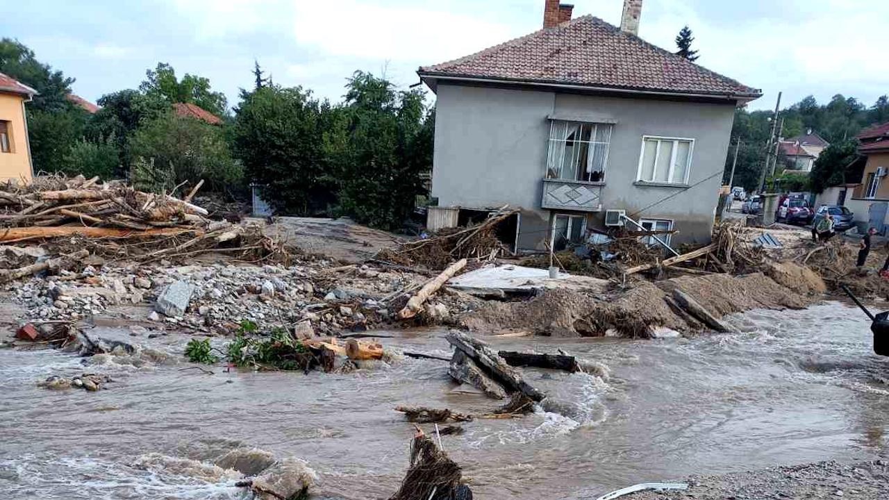 Експерти предричат нов апокалипсис в Карловско и призовават за спешно укрепване на речните корита