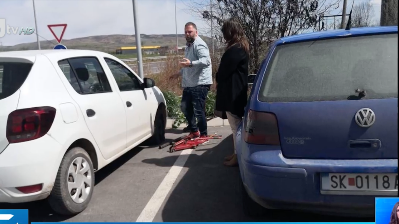 Нарязаха гумите на наши сънародници, гласували в Скопие