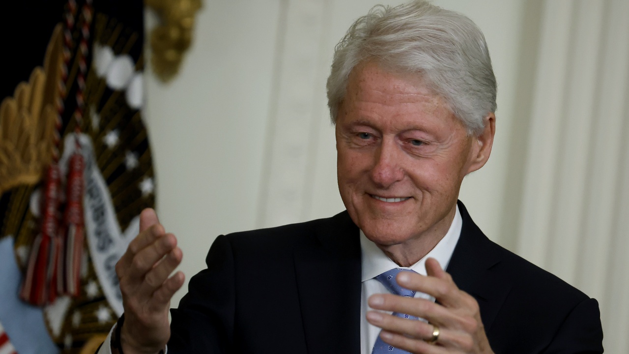 Бил Клинтън: Съжалявам, че накарах Украйна да се откаже от ядрените си оръжия през 1994 г.