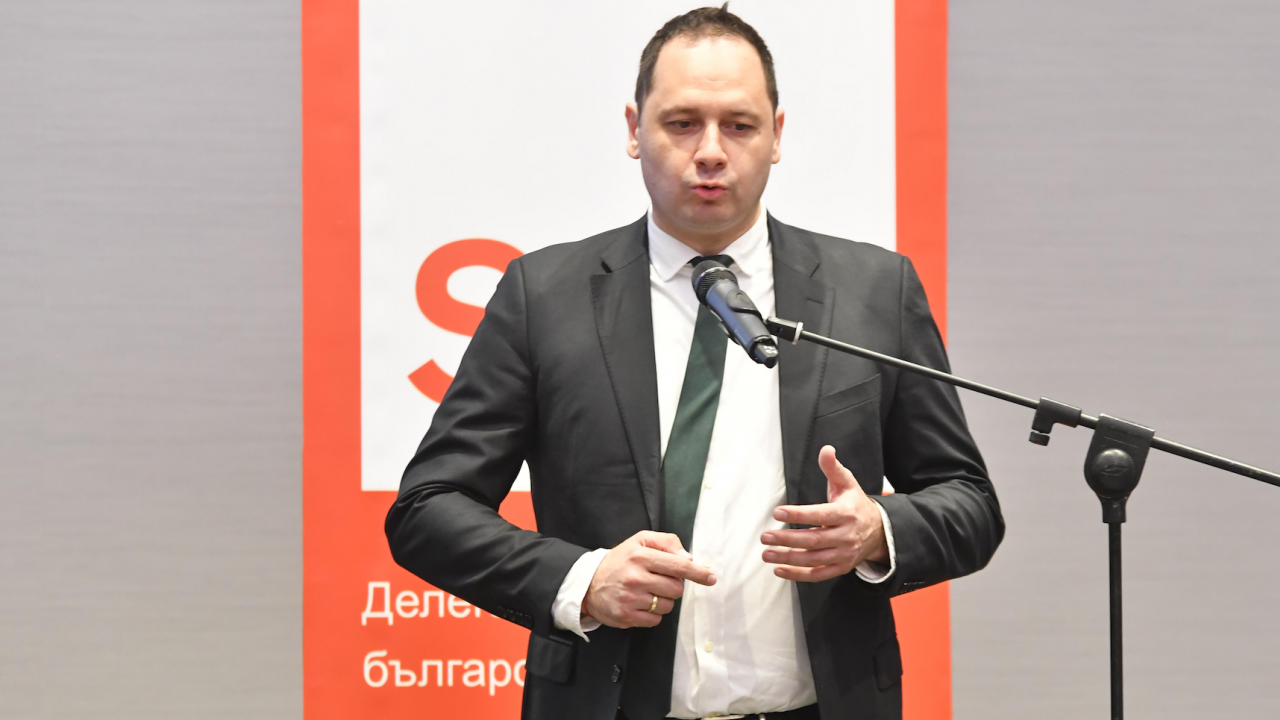Евродепутатът Петър Витанов алармира: Над 18% от младите не работят, икономиката е пред срив