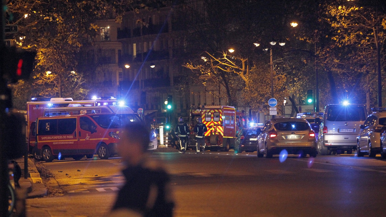 Пожар под руините на срутилата се сграда в Марсилия възпрепятства спасителните дейности