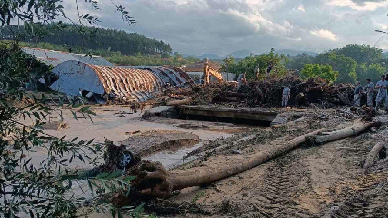 Cлед наводненията: Жители на Каравело недоволни от "парцалив" мост