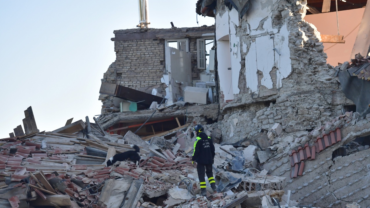 Продължава търсенето на оцелели след взрива в Марсилия