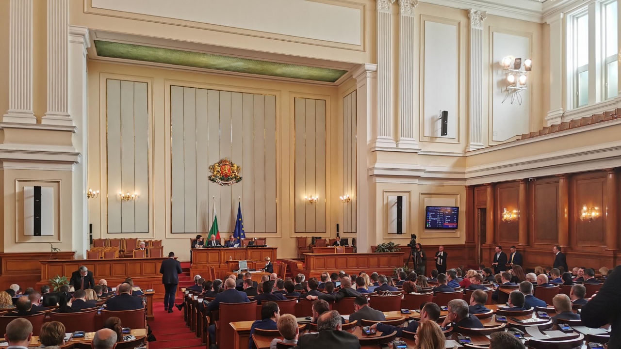 ГЕРБ-СДС и „Възраждане” на среща в парламента