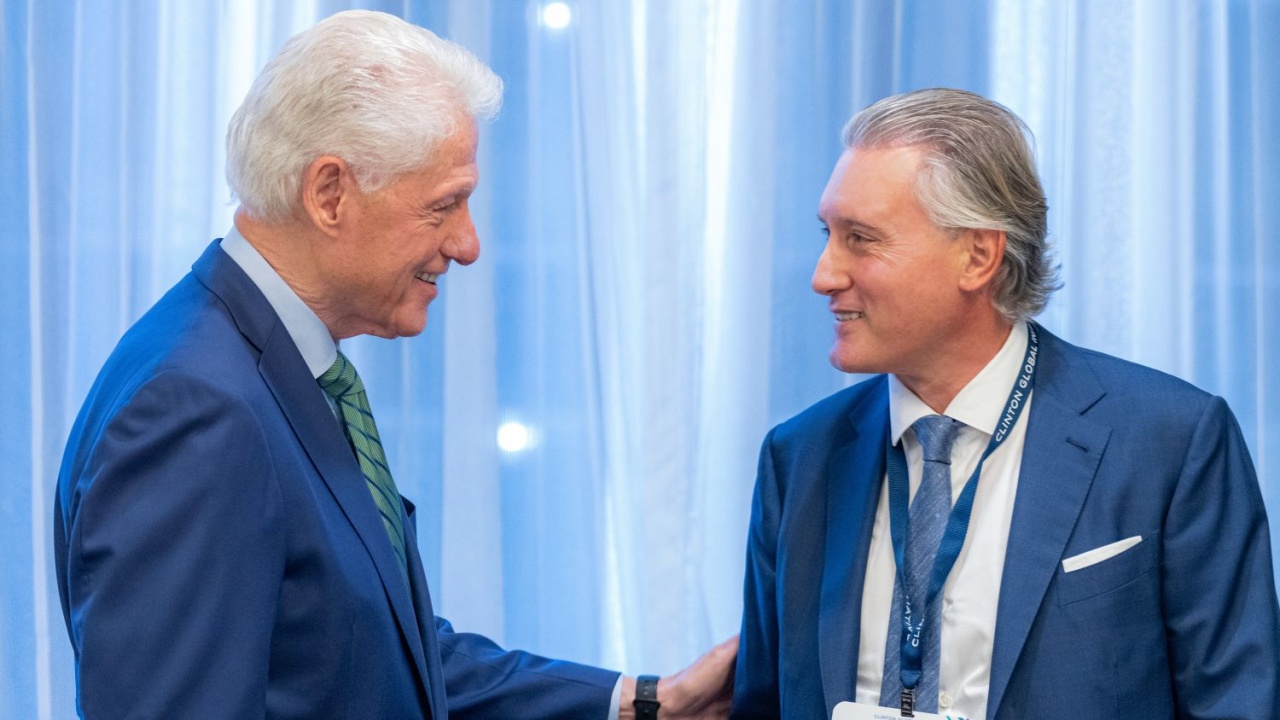 Бил Клинтън пристига в България по покана на Кирил Домусчиев