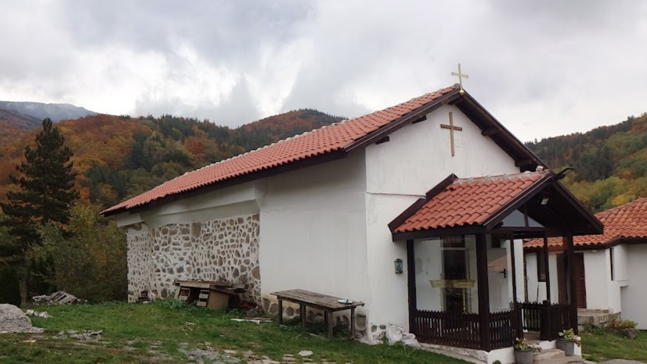 Почистват района на Кладнишкия манастир