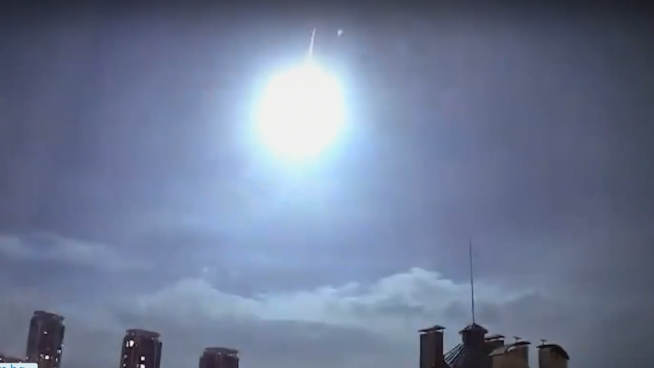 Ярка светлина в небето над Киев, обявиха въздушна тревога