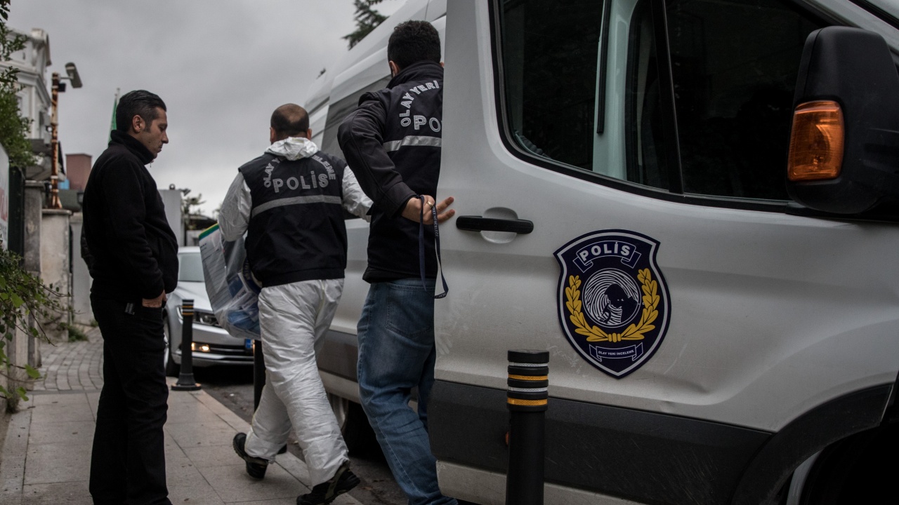 Въоръжено нападение срещу офис на управляващата в Турция партия