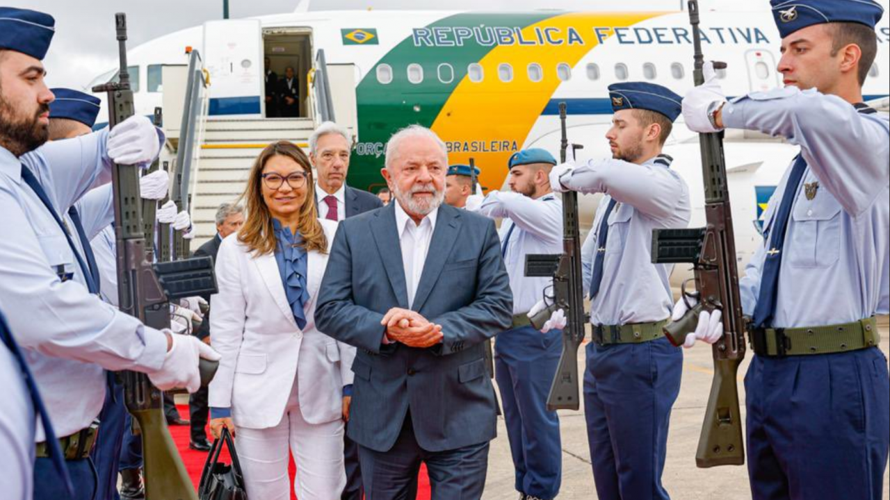 Бразилският президент Лула да Силва пристигна в Португалия