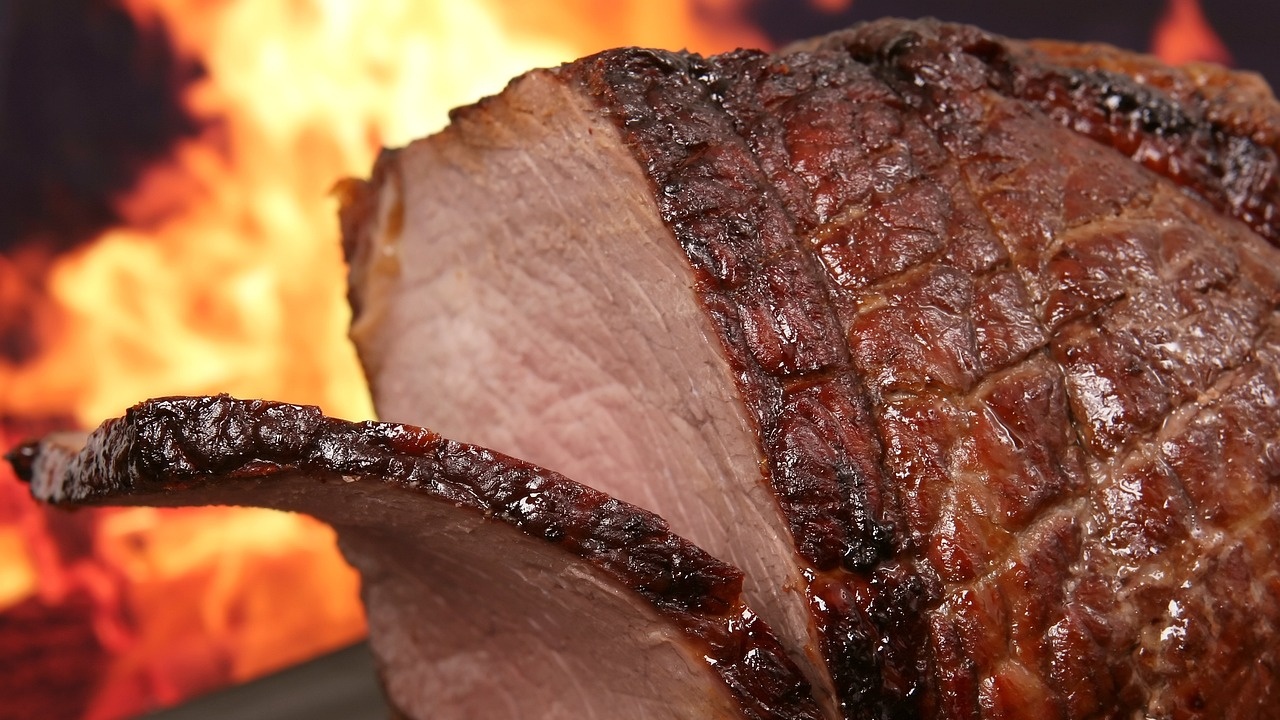 Изследване: Яденето на месо се смята за признак на мъжественост