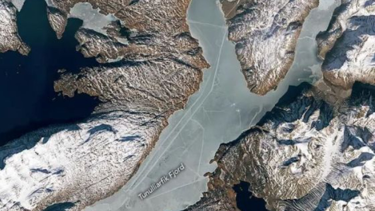 Странни следи бяха забелязани от сателит на НАСА в Гренландия