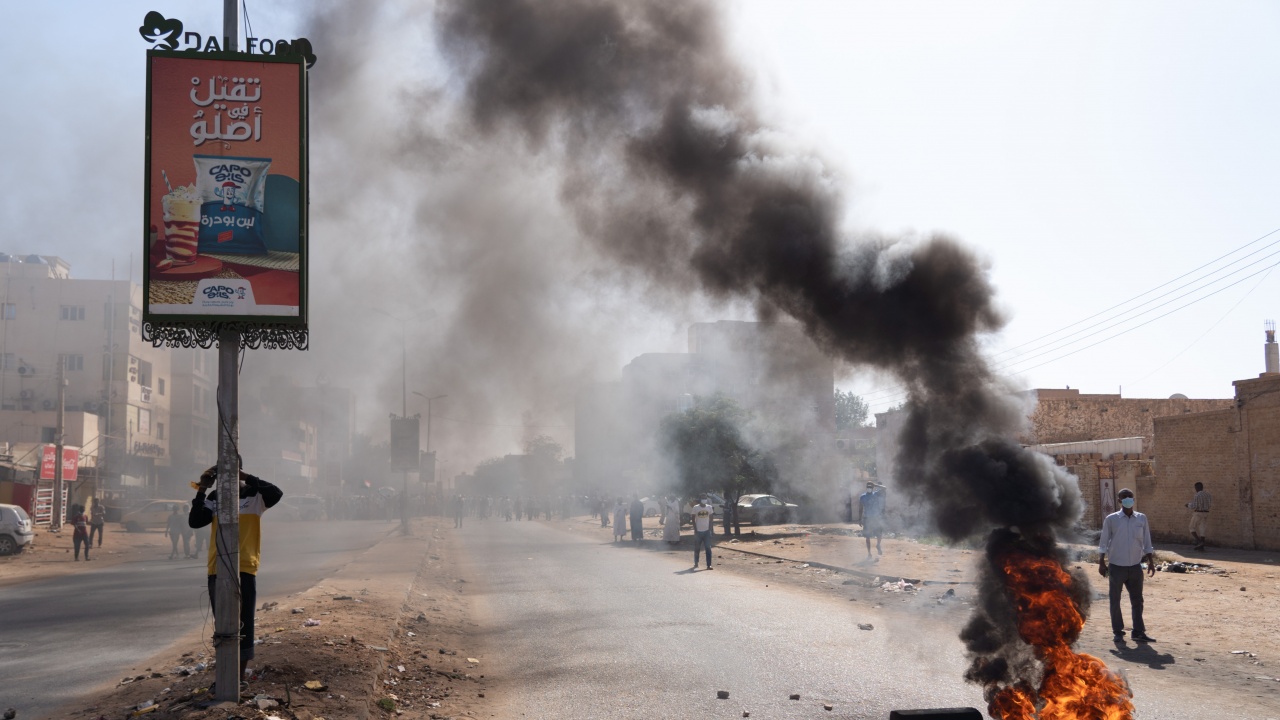 Силни експлозии и ожесточени престрелки разтърсиха Судан