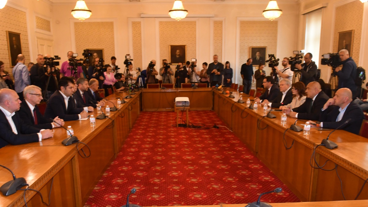 Политологът Георги Киряков: Ако няма кабинет с първия мандат, то няма да има и с втория