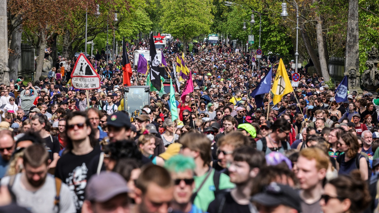 Първомайските шествия в Берлин тази година преминаха необичайно мирно