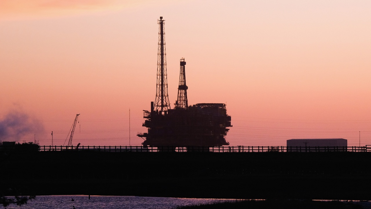 Петролът на ОПЕК се срина под 74 долара за барел