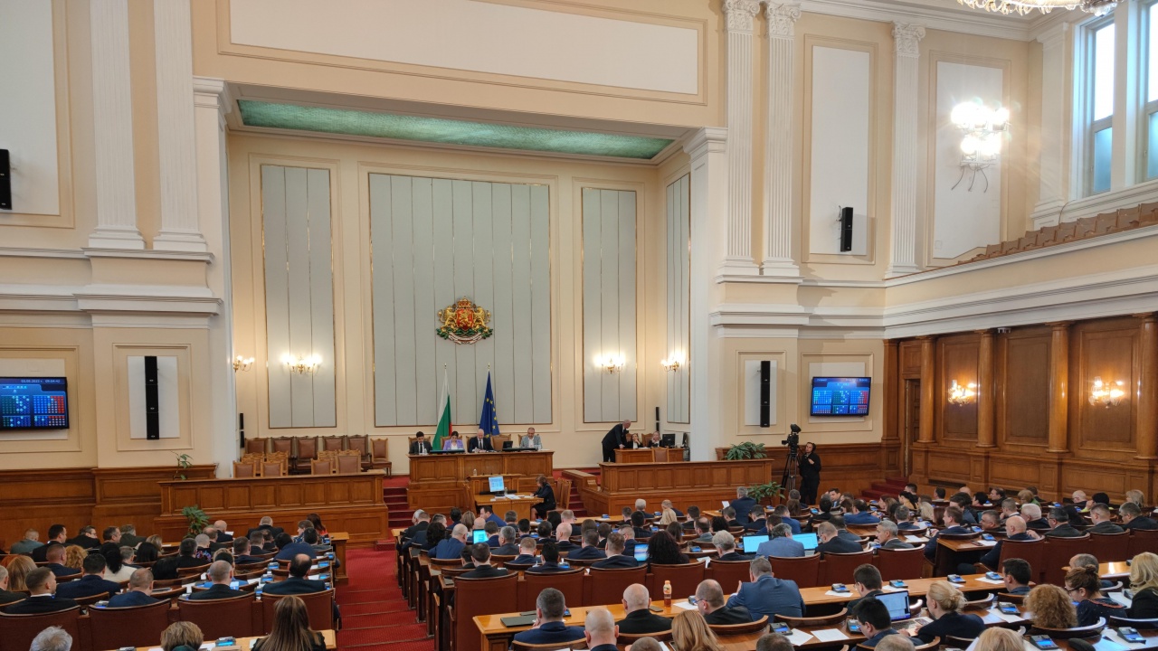 НС с редовно заседание: Депутатите изслушват служебни министри