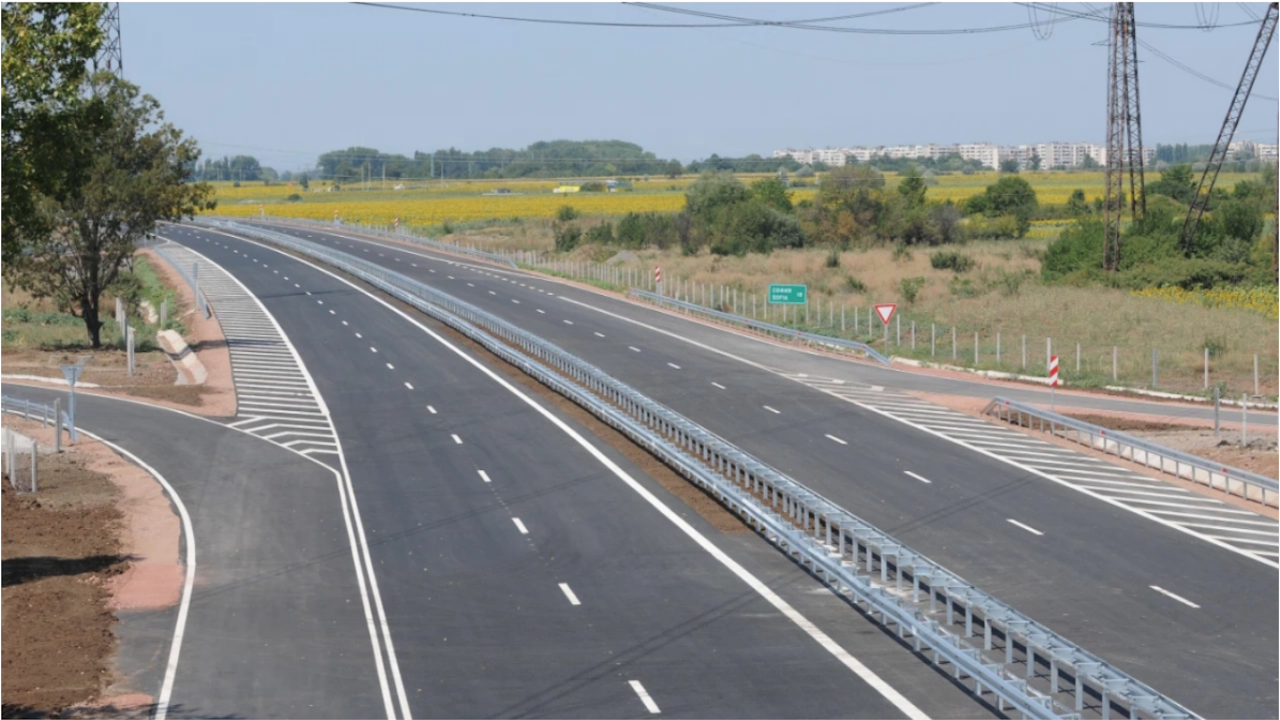 Възстановено е движението при 9-ия км на автомагистрала „Струма“ в посока Перник Рени Никифорова